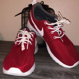 SOLD Nike Roshe